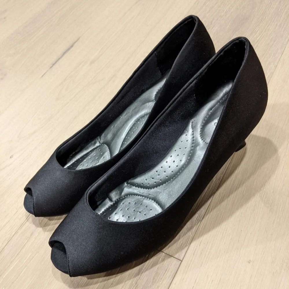 Abella Black Heels - Picture 3 of 12